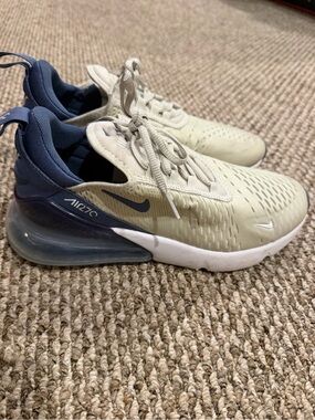 Women’s Nike Air Max 270 in Light Beige and Navy Size 8